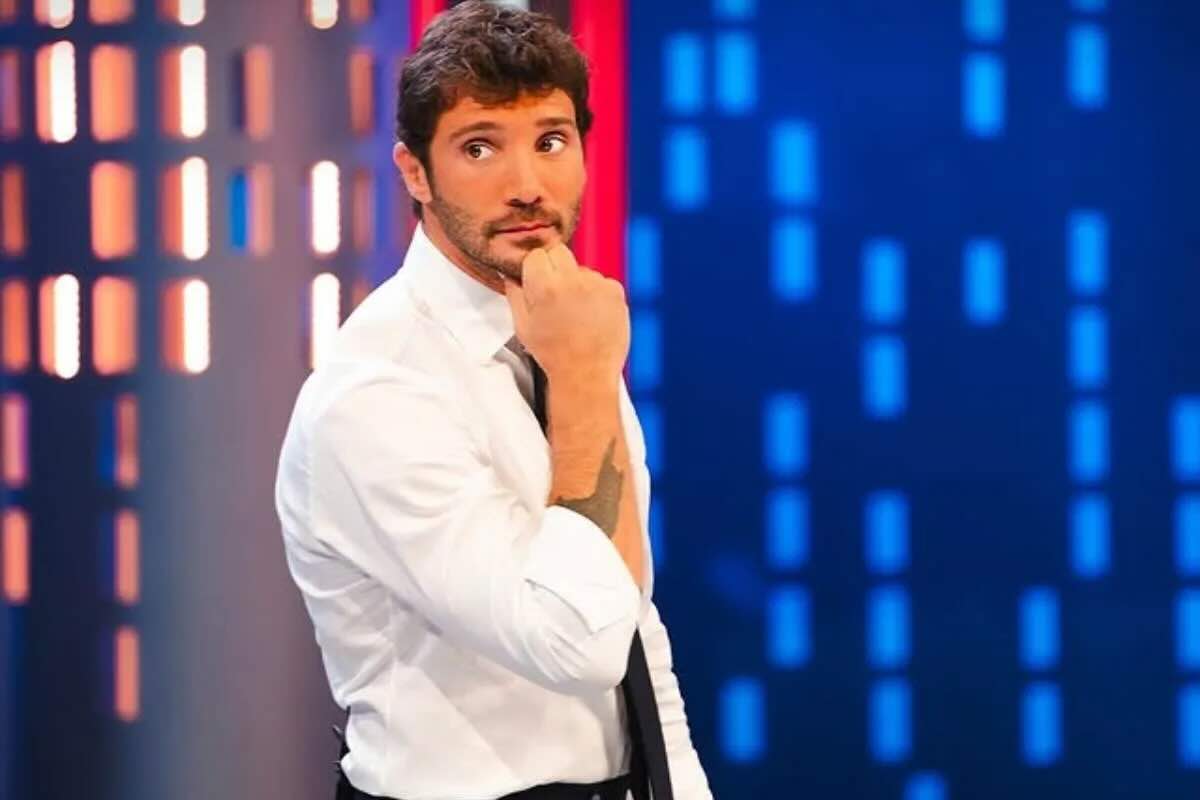 stefano de martino dove vive